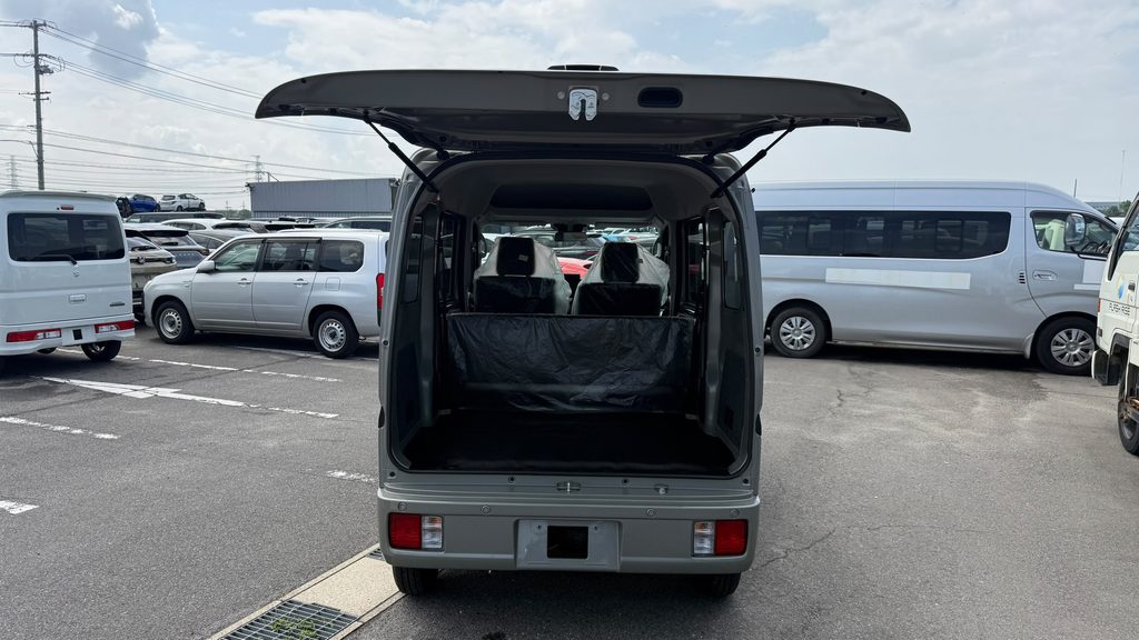 Identify 2026 Suzuki Every DA18V features before importing