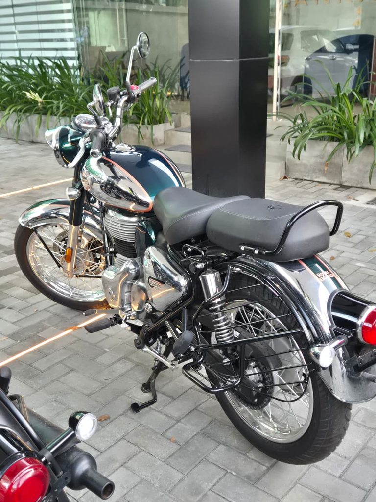 Royal Enfield Classic 350 side