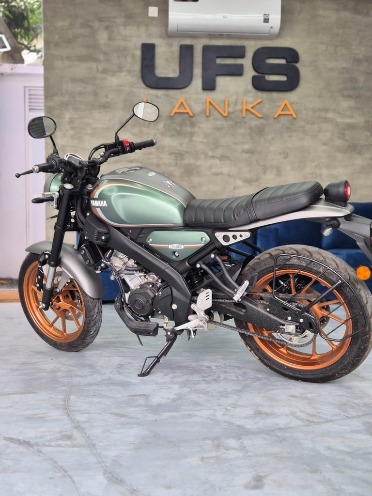 Yamaha XSR155 side view